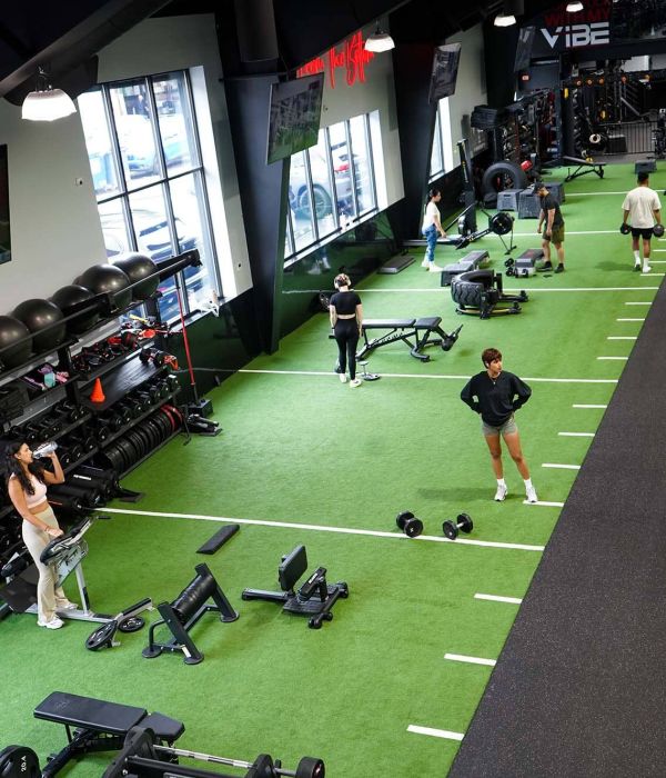 FUNCTIONAL TRAINING AREA W/ INDOOR TURF